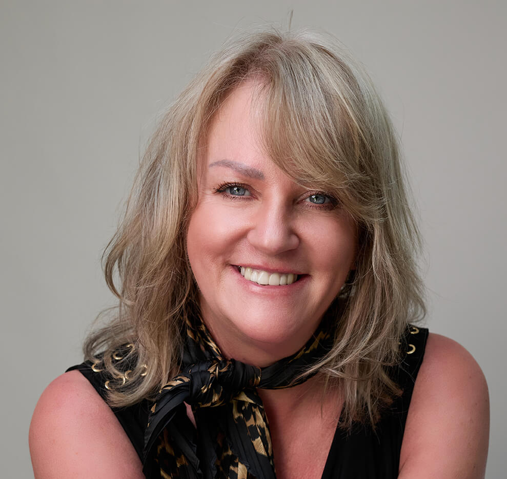 Professional brand portrait — outdoor session